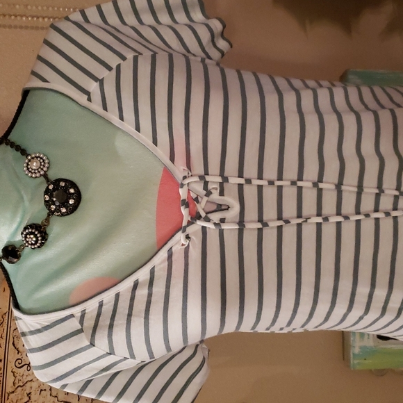 Lucky Brand Short Sleeve Blouse Size Medium - Picture 2 of 5